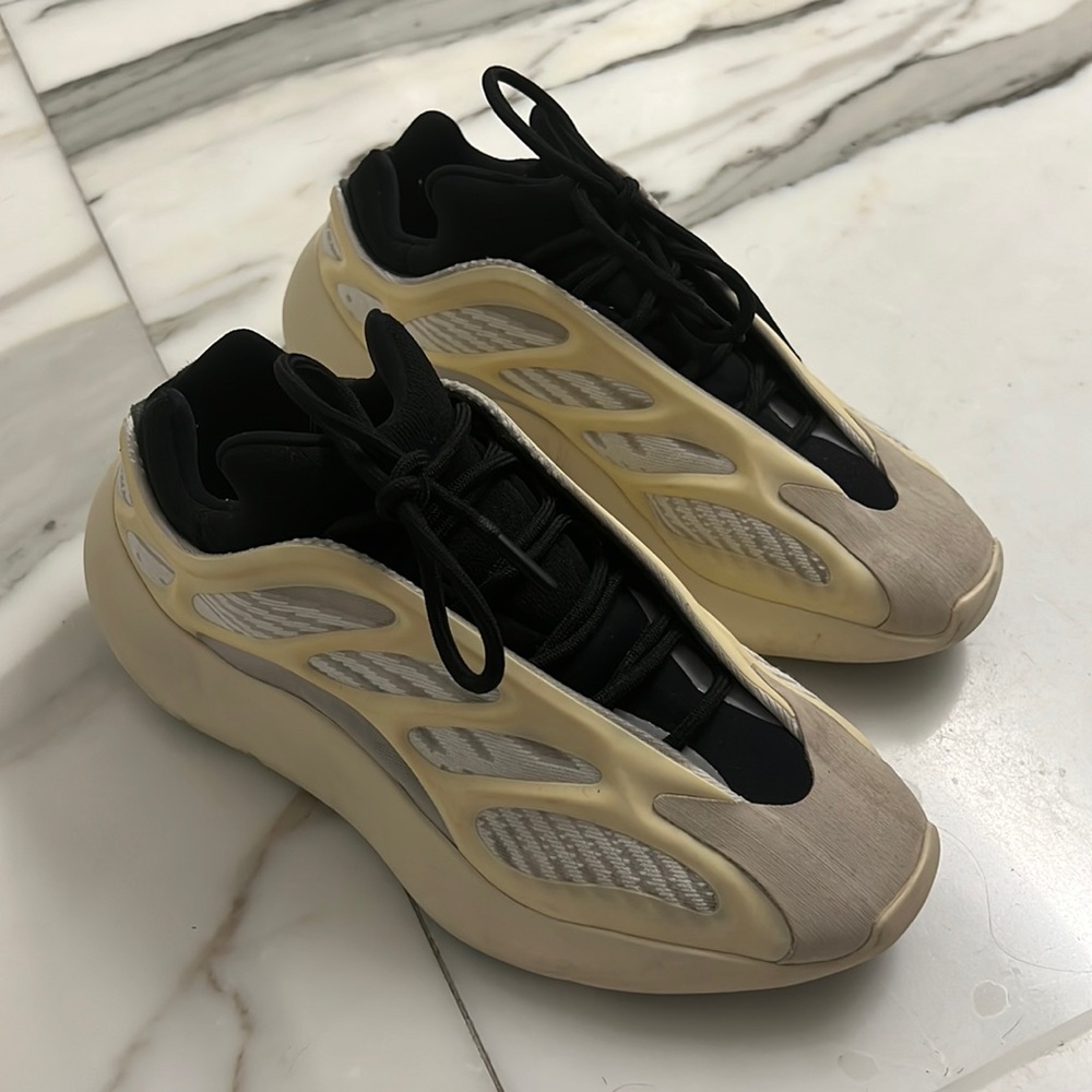 Yeezy 700 v3 Azael